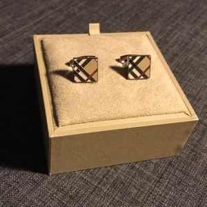 Burberry enamel cuff links with box